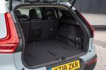 Volvo XC40 T3 Momentum 2018 года (UK)